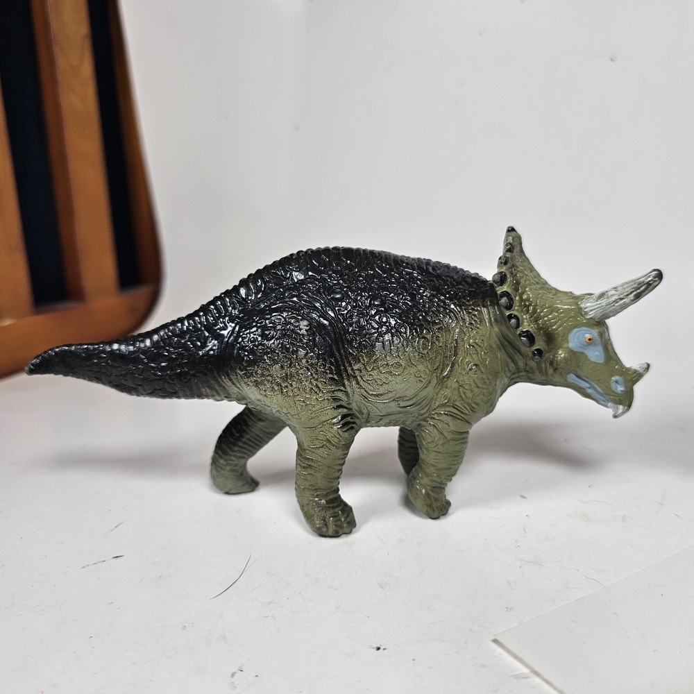 Triceratops Dinosaur Toy Carnegie Safari LTD 1988 Hard Plastic 7.5" Long